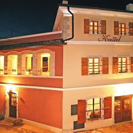 مبيت وإفطار Kastel Kaštelir المظهر الخارجي الصورة
