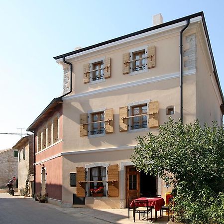 مبيت وإفطار Kastel Kaštelir المظهر الخارجي الصورة