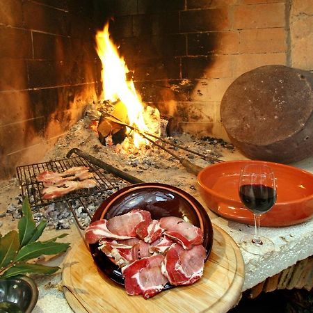 مبيت وإفطار Kastel Kaštelir المظهر الخارجي الصورة