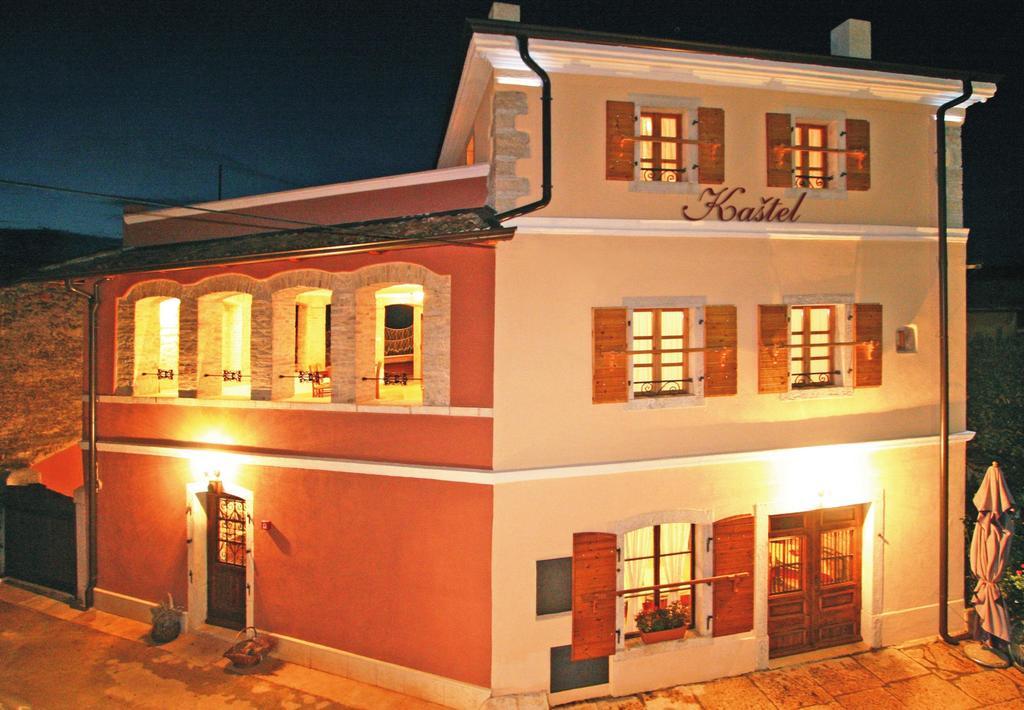 مبيت وإفطار Kastel Kaštelir المظهر الخارجي الصورة