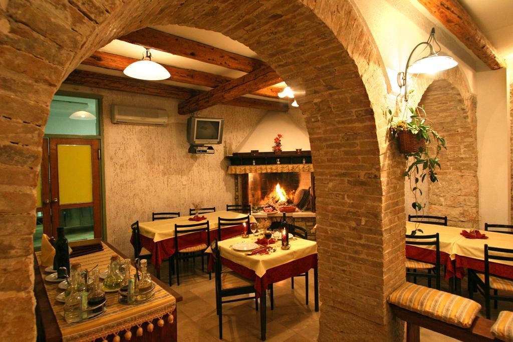 مبيت وإفطار Kastel Kaštelir المظهر الخارجي الصورة