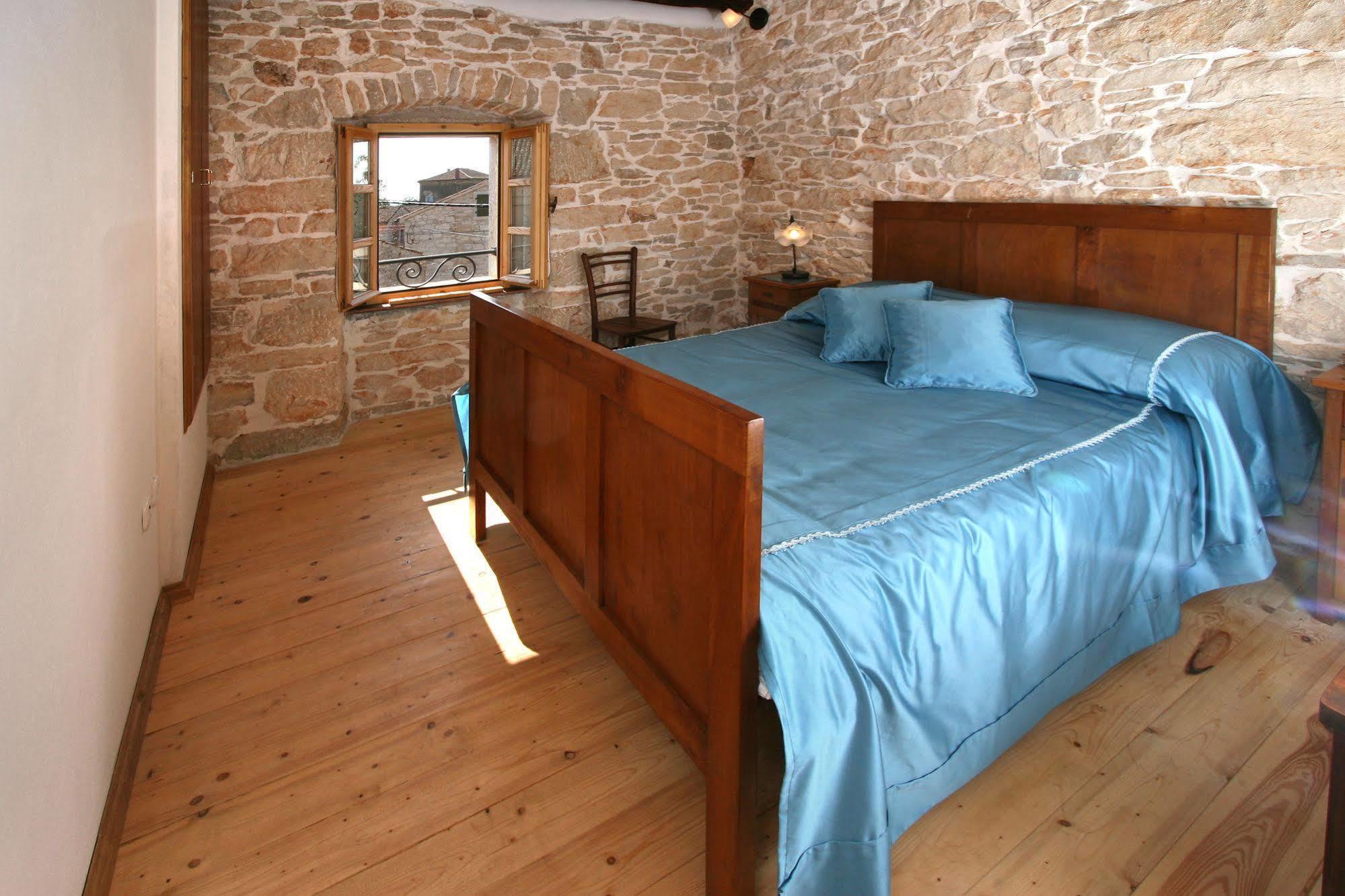 مبيت وإفطار Kastel Kaštelir المظهر الخارجي الصورة